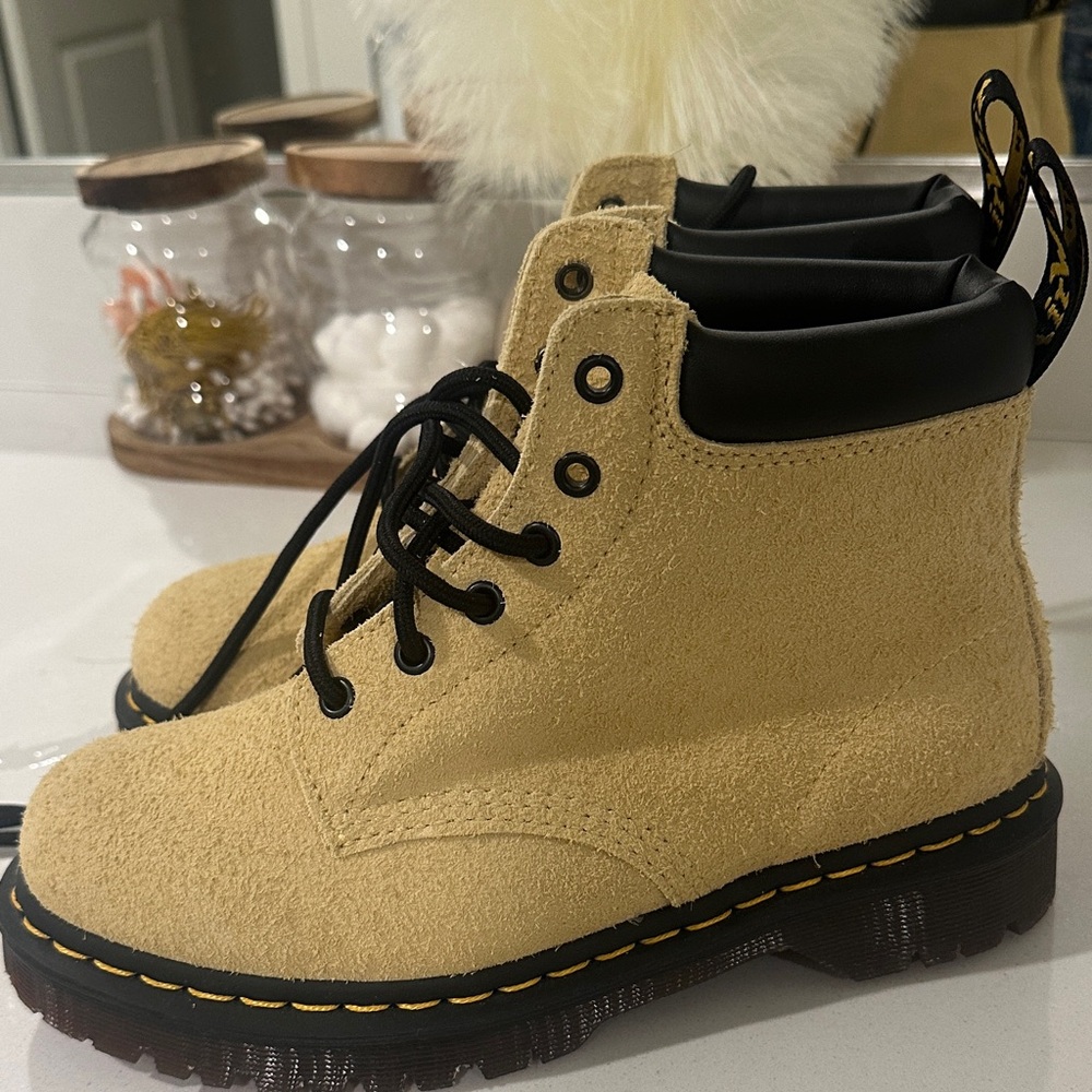Dr. Martens Tan Ankle Boots NWT - Picture 2 of 5